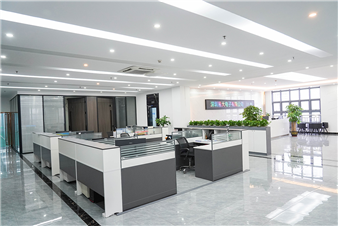 十年五前，深圳的电子制造行业正经历着一场静默的洗牌。